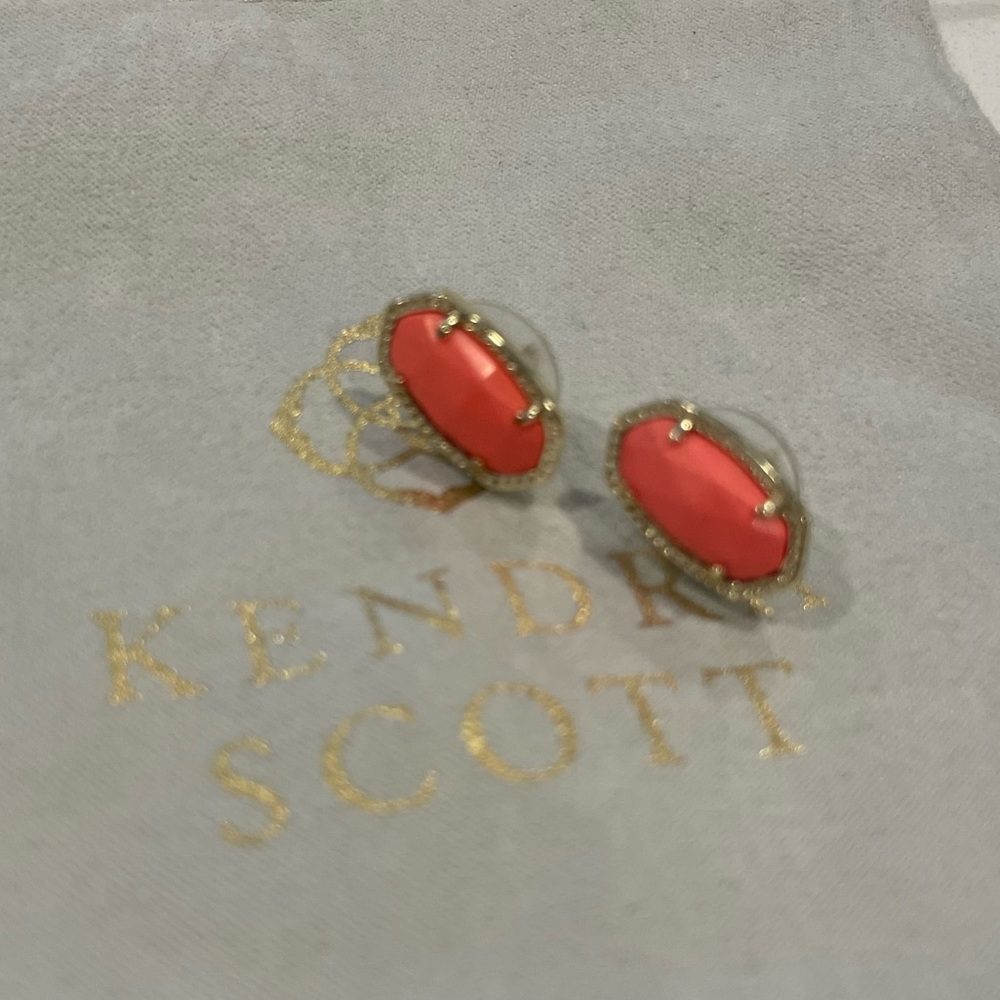 Kendra Scott Ellie stud earrings in coral with gold hardware, GUC